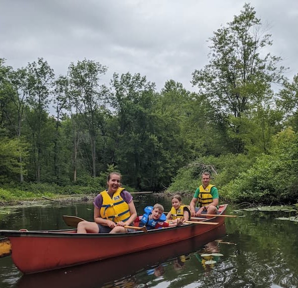 A family canoeing at Springwood Cottage Resort